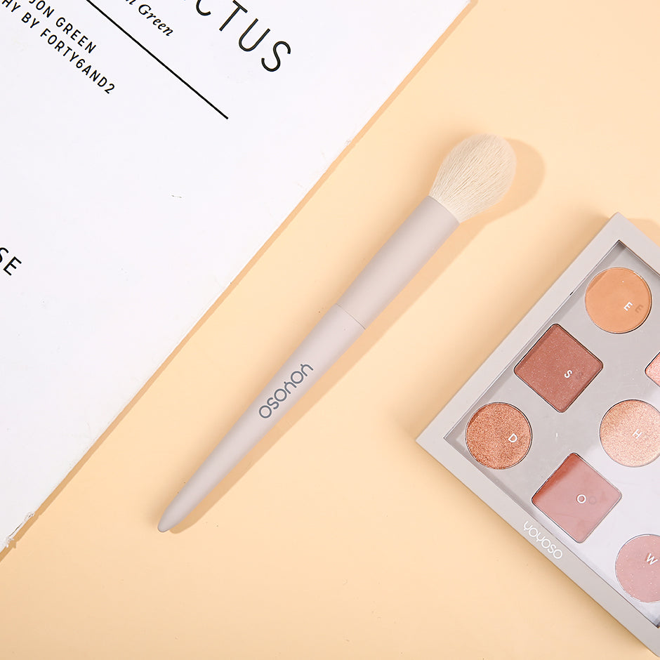 Highlighter Brush With Wooden Handle