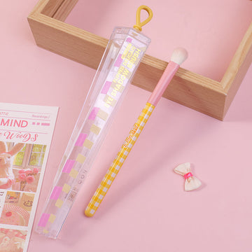 Flipped delicate eye shadow brush